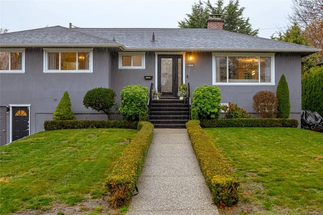 2 of 50 - 1743 Townley St, Saanich, BC