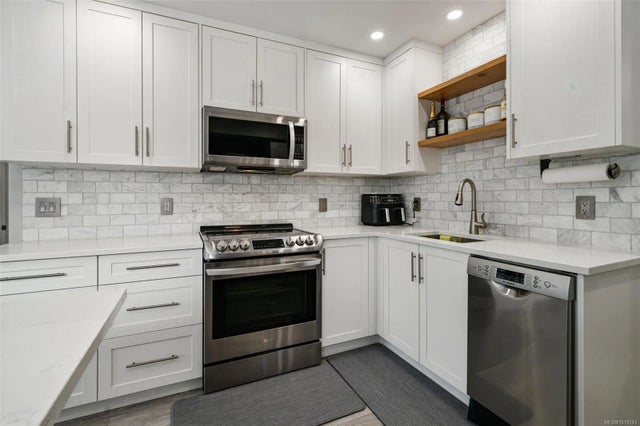 1 of 29 - 450 Obed Ave, Saanich, BC