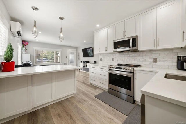 2 of 29 - 450 Obed Ave, Saanich, BC