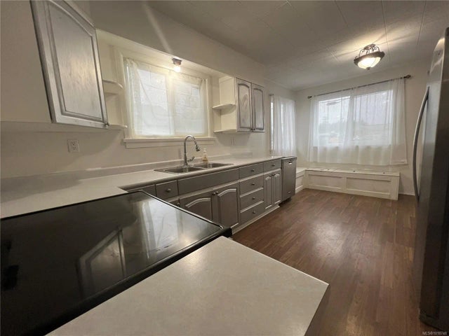 5 of 22 - 4339 Cedarwood St, Port Alberni, BC