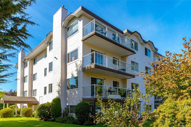 2 of 36 - 2354 Brethour Ave 401, Sidney, BC