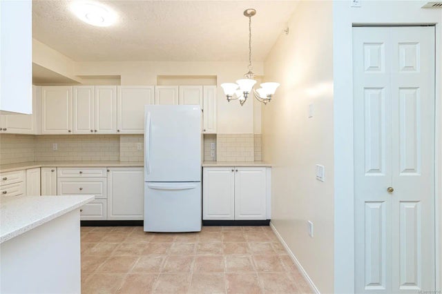 5 of 22 - 1521 Church Ave 105, Saanich, BC