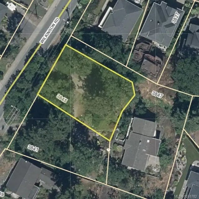 3 of 18 - 3845 Wilkinson Rd, Saanich, BC
