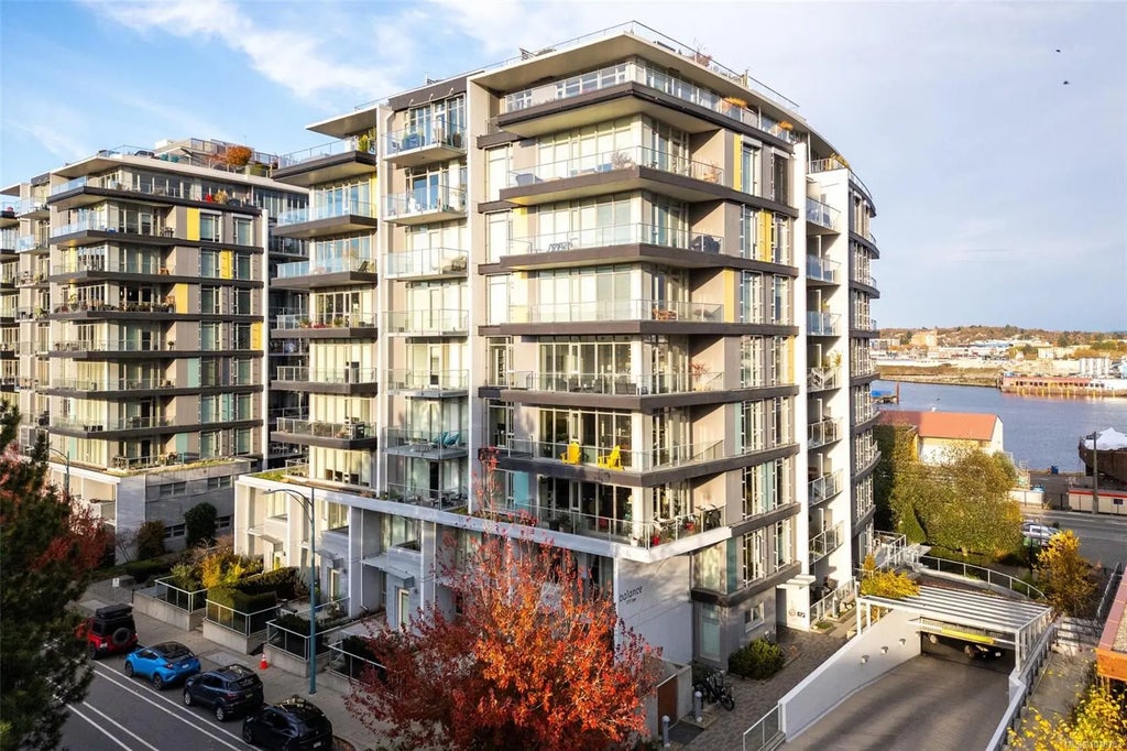 373 Tyee Rd 308, Victoria