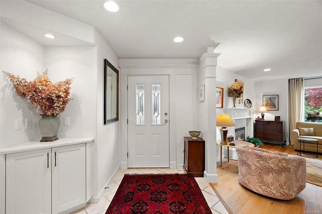 3 of 31 - 10217 Robinia Pl, Sidney, BC