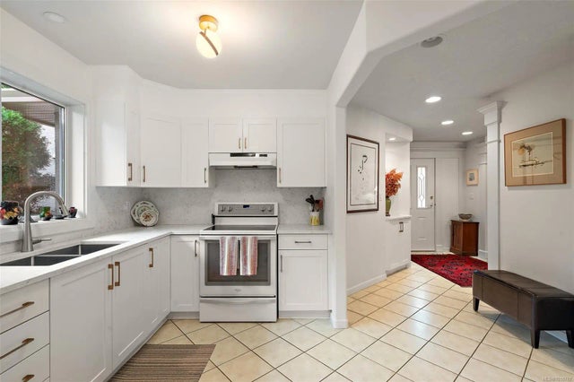 4 of 31 - 10217 Robinia Pl, Sidney, BC