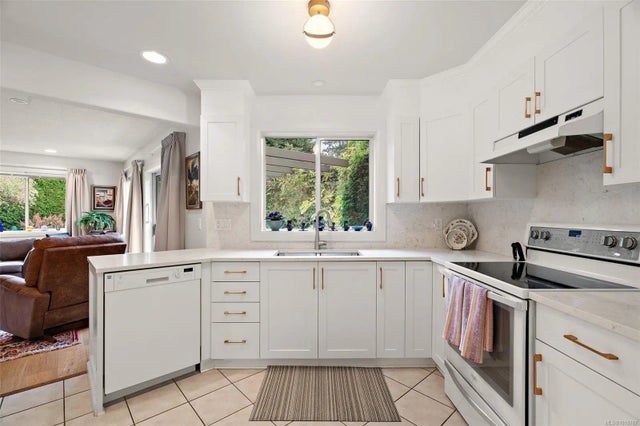 5 of 31 - 10217 Robinia Pl, Sidney, BC