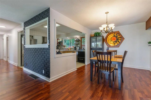 4 of 47 - 43 Roberta Rd E, Nanaimo, BC