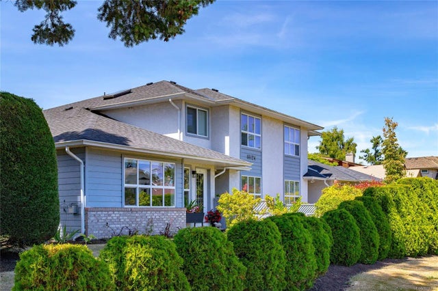 1 of 29 - 10124 Resthaven Dr D, Sidney, BC