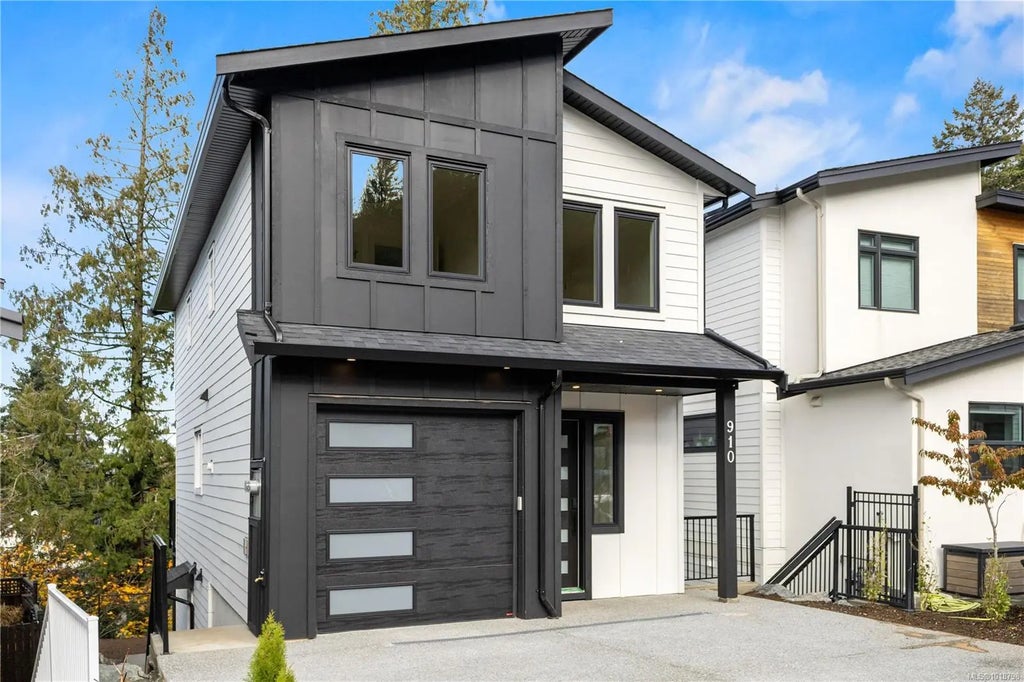 910 Peace Keeping Cres, Langford