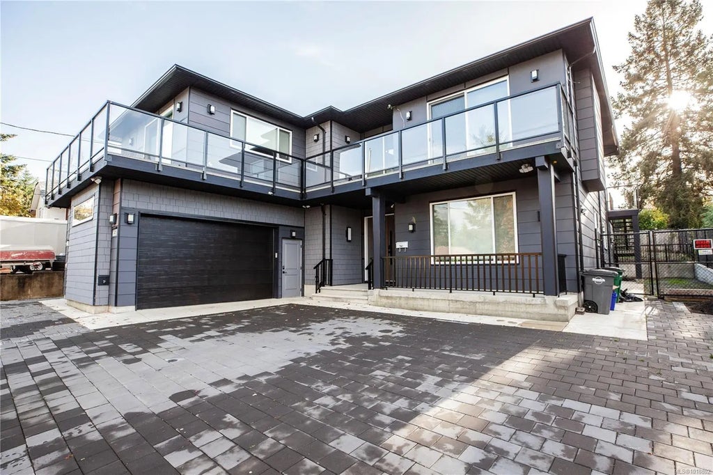 741 Snowdrop Ave, Saanich