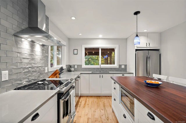 4 of 44 - 1409 Hillgrove Rd, North Saanich, BC