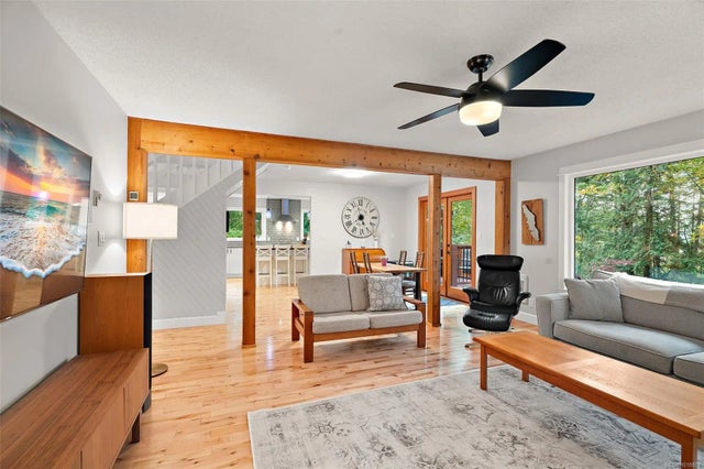 5 of 44 - 1409 Hillgrove Rd, North Saanich, BC