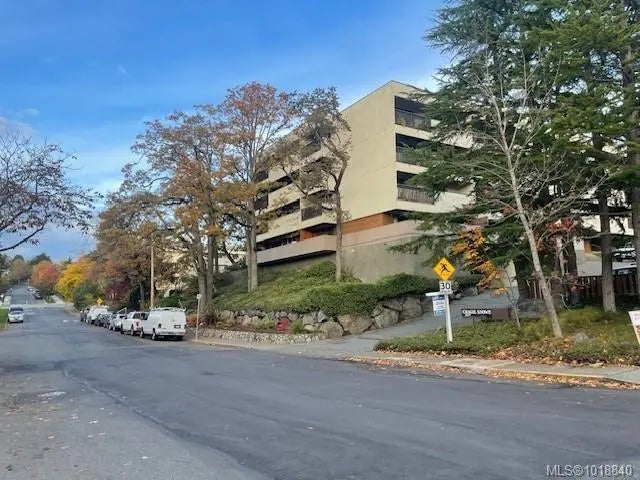 3277 Glasgow Ave 309, Saanich