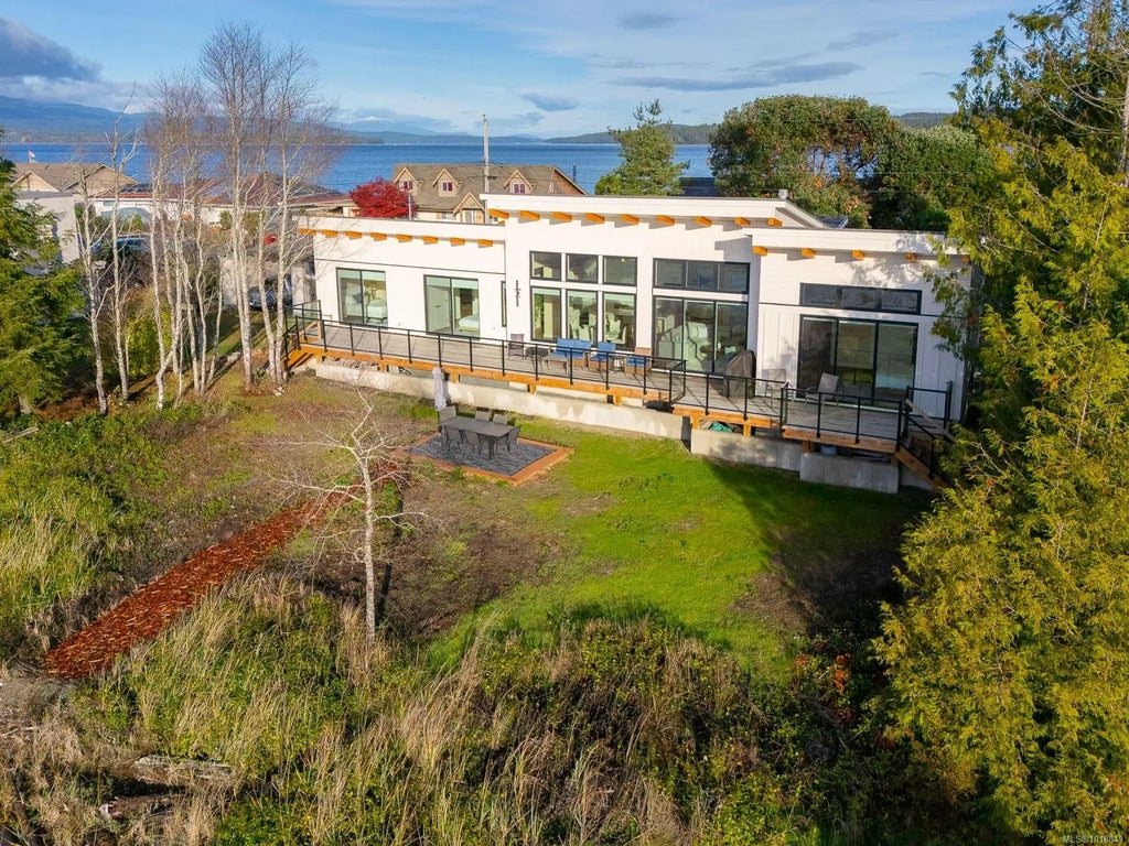 5496 Deep Bay Dr, Bowser