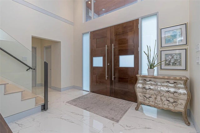 2 of 37 - 2328 Dunlevy St, Oak Bay, BC