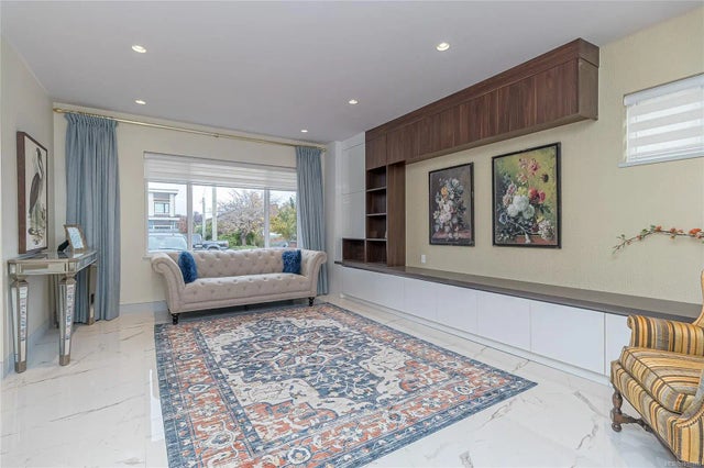 5 of 37 - 2328 Dunlevy St, Oak Bay, BC