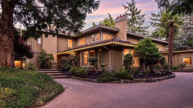 1 of 60 - 2895 Lansdowne Rd, Oak Bay, BC