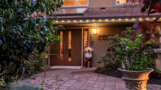 3 of 60 - 2895 Lansdowne Rd, Oak Bay, BC