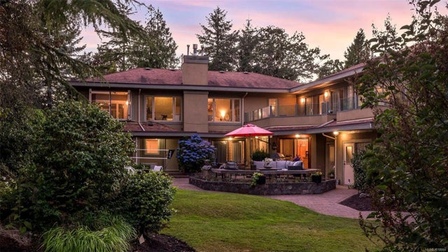 4 of 60 - 2895 Lansdowne Rd, Oak Bay, BC