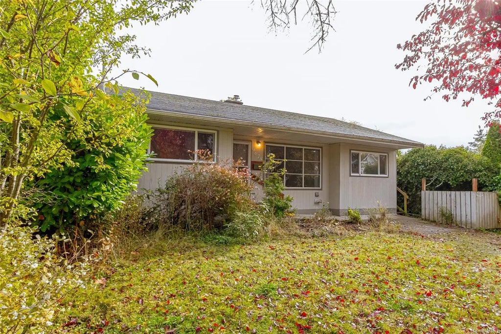 9675 Sixth St, Sidney