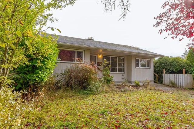 1 of 31 - 9675 Sixth St, Sidney, BC