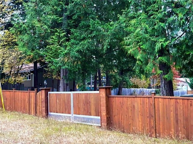 2 of 14 - 2303 Jingle Pot Rd, Nanaimo, BC