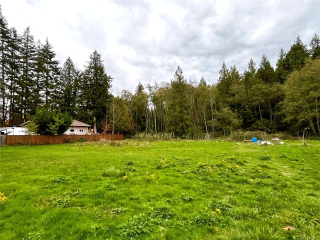 4 of 14 - 2303 Jingle Pot Rd, Nanaimo, BC