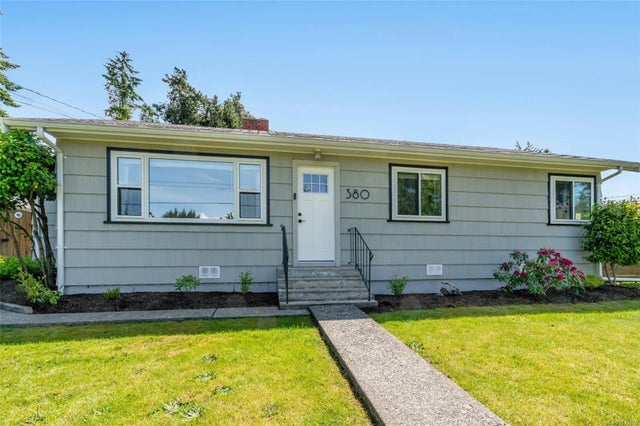 380 Hirst Ave W, Parksville
