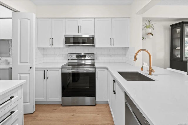 4 of 34 - 2245 James White Blvd 220, Sidney, BC