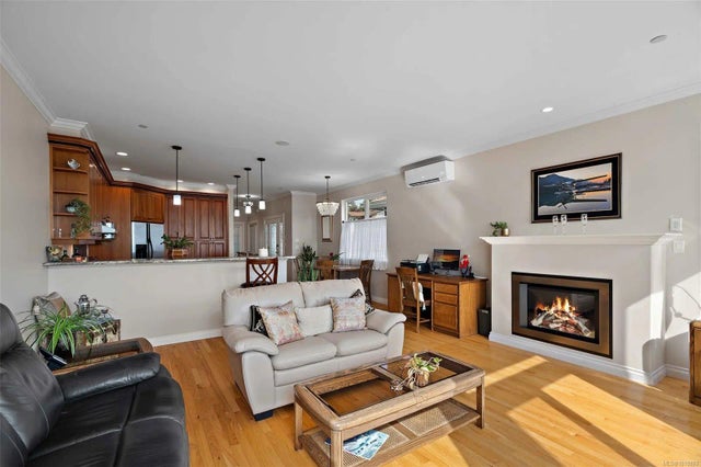 5 of 38 - 9452 Lochside Dr, Sidney, BC