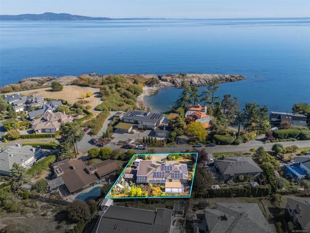 2 of 75 - 4490 Shore Way, Saanich, BC