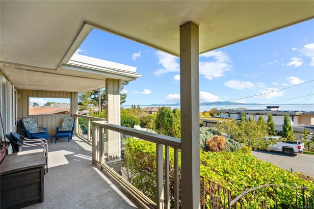 4 of 75 - 4490 Shore Way, Saanich, BC