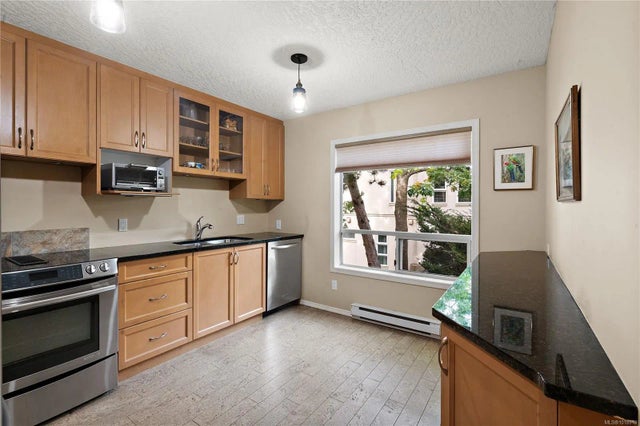 2 of 32 - 9919 Fourth St 206, Sidney, BC