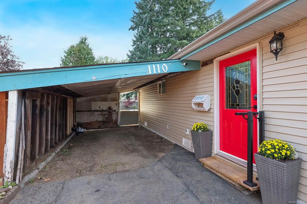 1110 Urquhart Ave, Courtenay