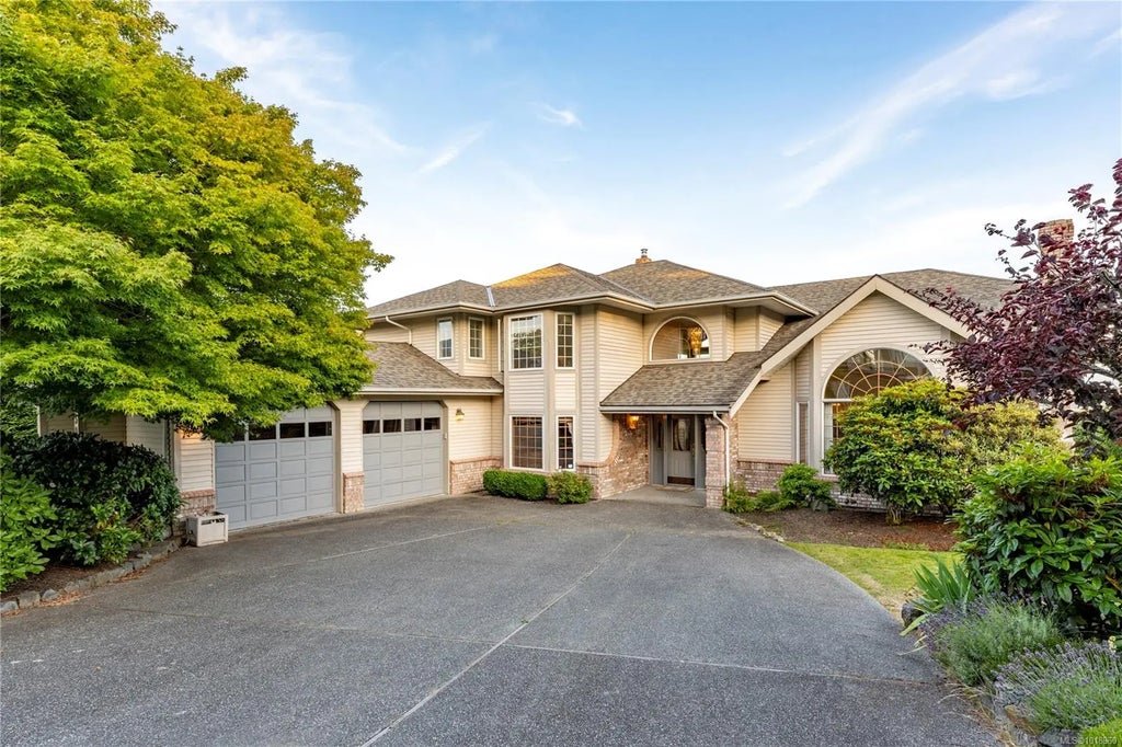 3303 Wavecrest Dr, Nanaimo