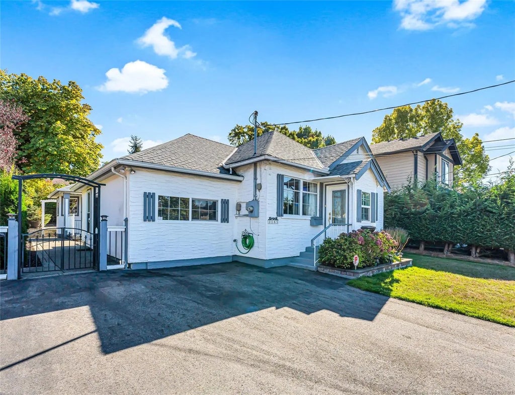 3165 Wascana St, Saanich