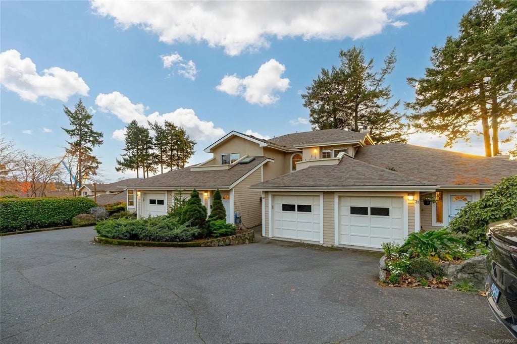 909 Admirals Rd 33, Esquimalt