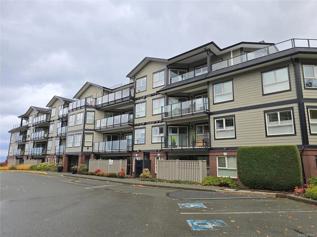6728 Dickinson Rd 404, Nanaimo