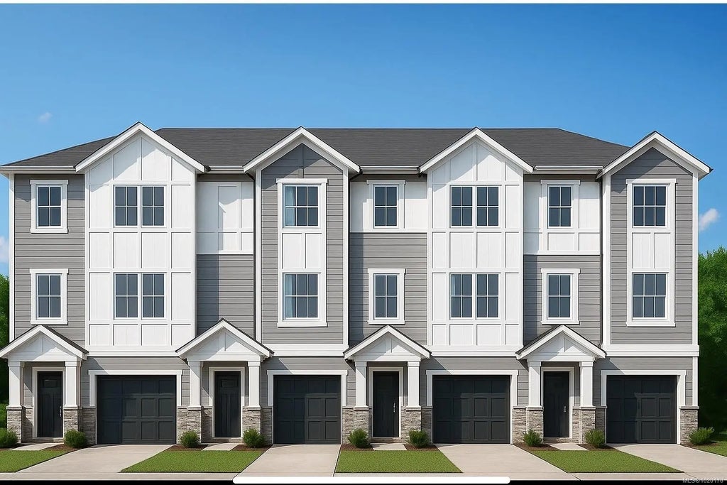 621 Broadway St 3, Saanich