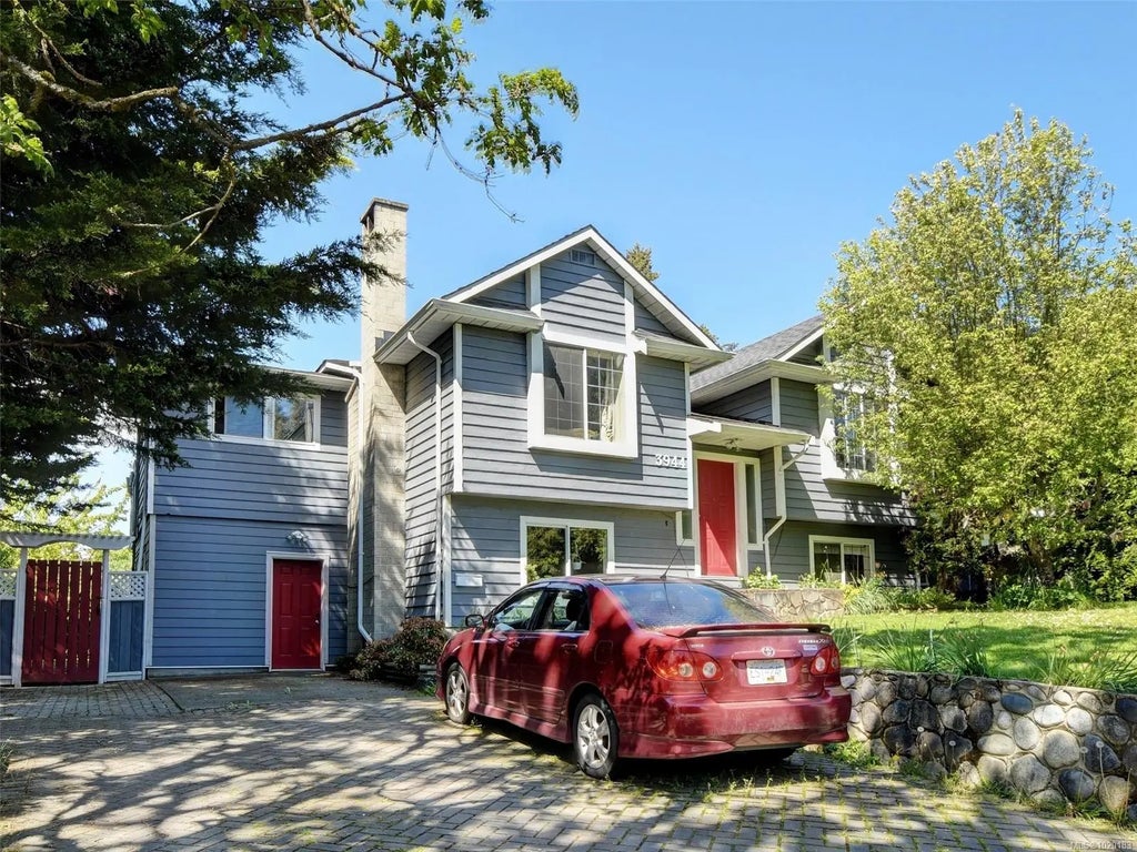 3944 Rainbow St, Saanich