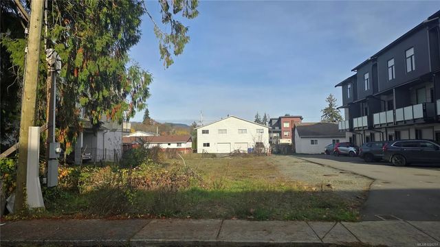 2 of 5 - 231 First St, Duncan, BC