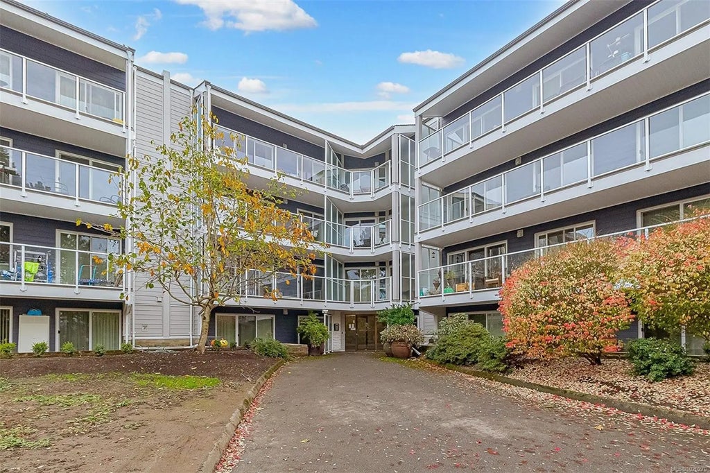3277 Quadra St 215, Saanich