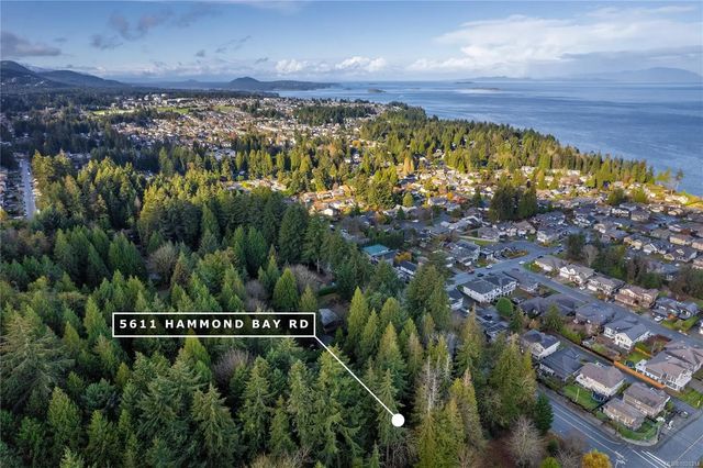 2 of 10 - 5611 Hammond Bay Rd, Nanaimo, BC