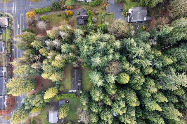 4 of 10 - 5611 Hammond Bay Rd, Nanaimo, BC