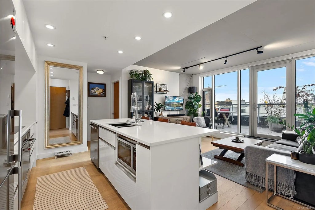 989 Johnson St 604, Victoria