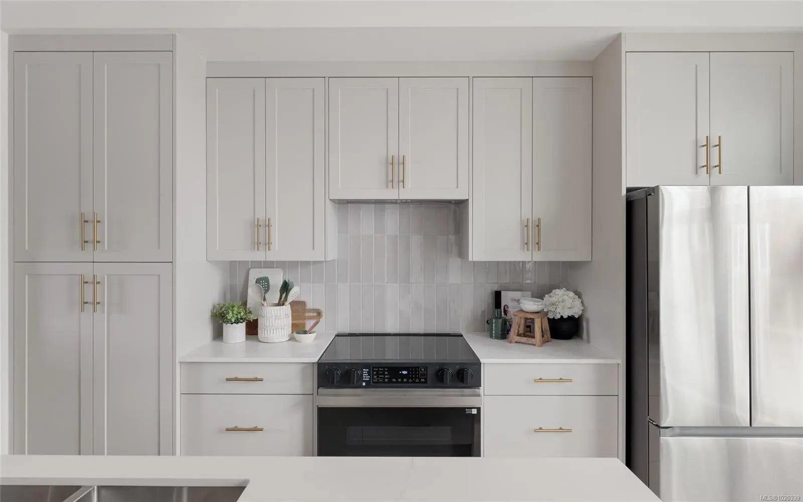 Homes for Sale located at 2536 Shelbourne St 8, in the city of Victoria, BC V8R 4L5