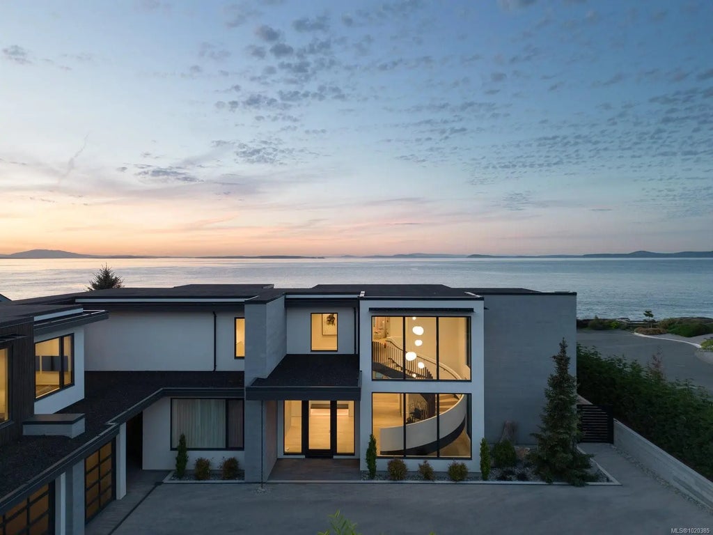 4040 White Rock St, Saanich