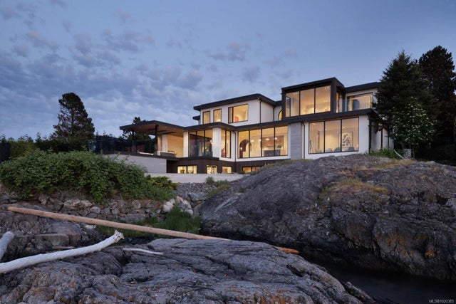 2 of 88 - 4040 White Rock St, Saanich, BC