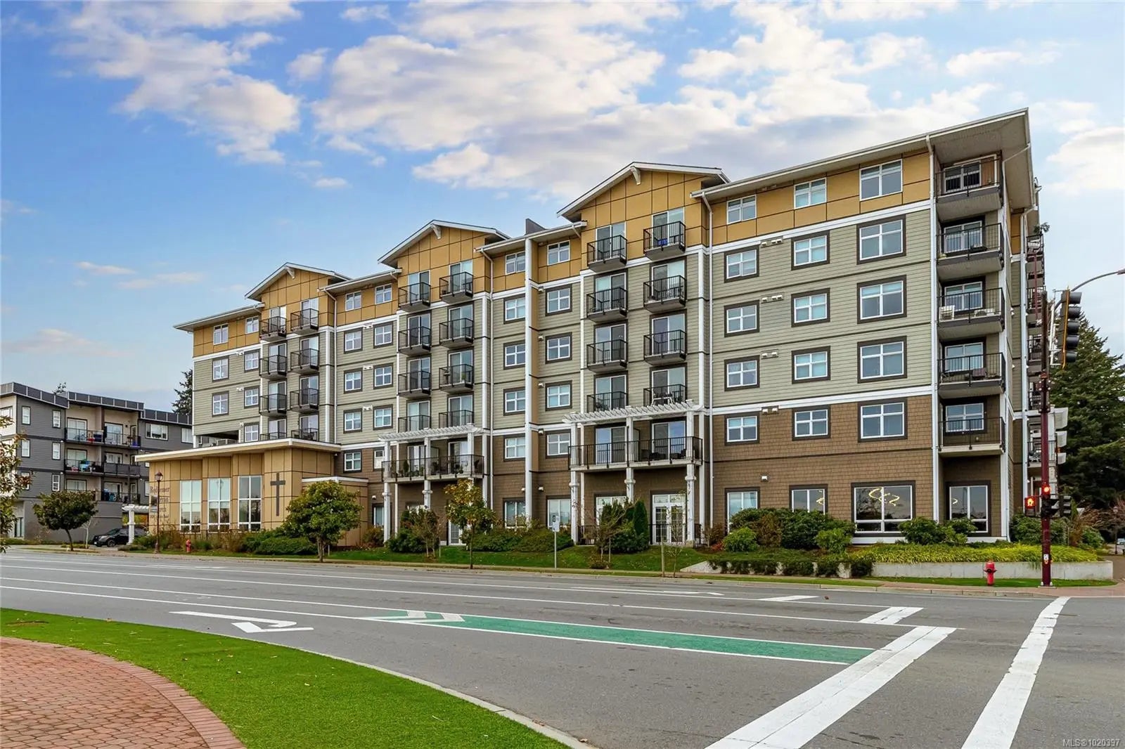 MLS #1020397 for Sale at 917 Avrill Rd 606, in the city of Langford, V9B 0T2